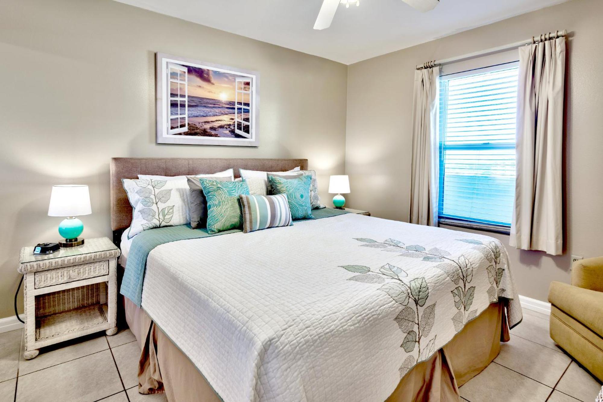 Pelican Beach Resort Condos Destin Room photo